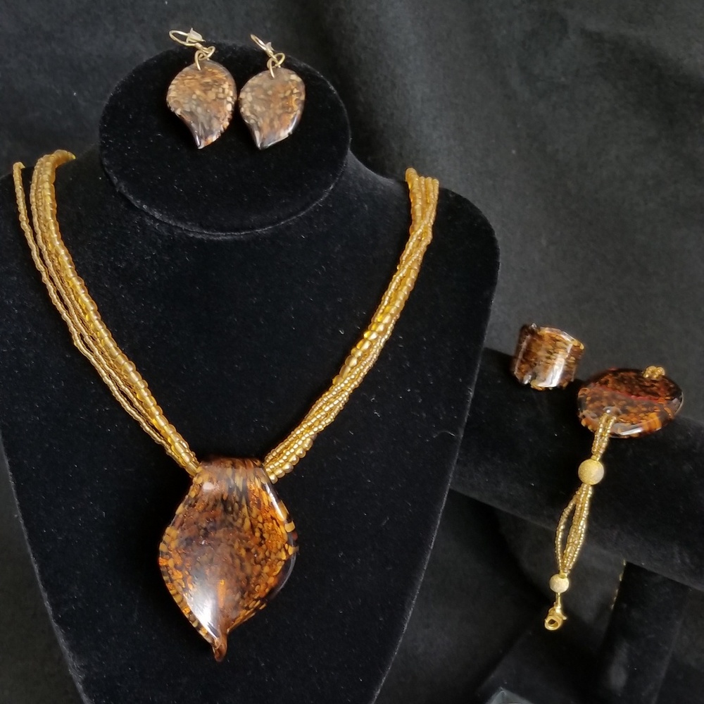 4 pc Bronze Glass Jewelry Set